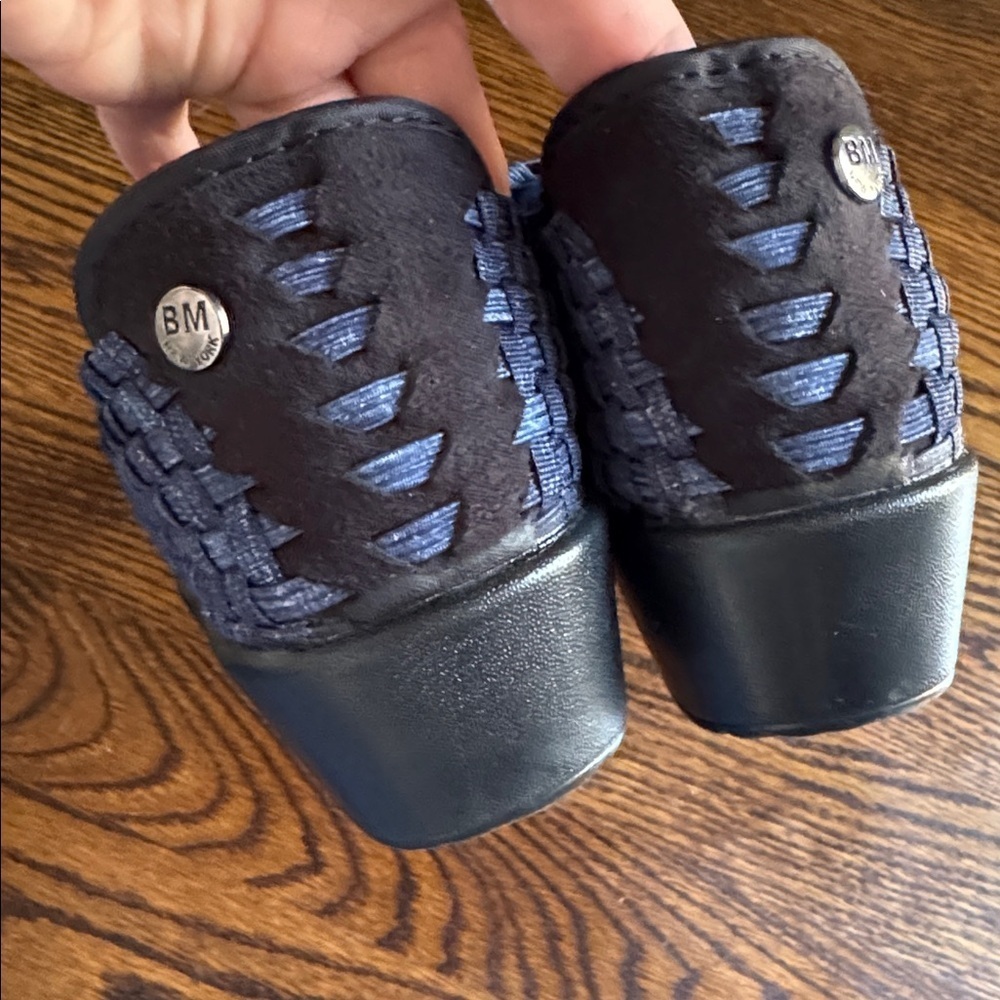 Bernie Mev navy denim tone woven elastic slip on wedge shoes. Size 39 (8). - Picture 3 of 6
